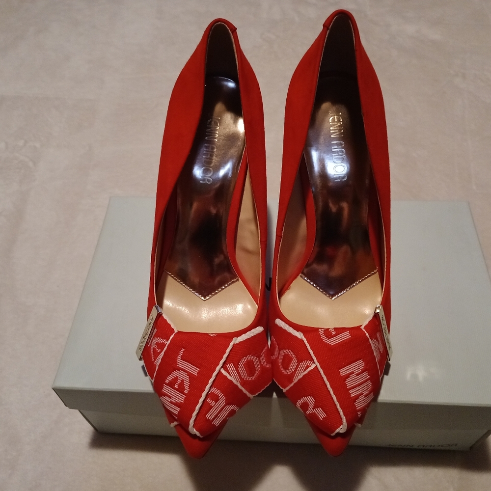 Jenn Ardor red heels